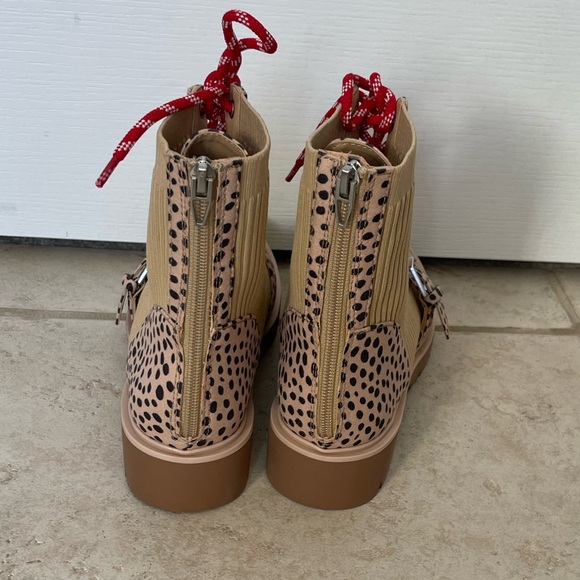 DOLCE VITA size 7 synthetic spotted boots! Super cute! - Picture 3 of 5